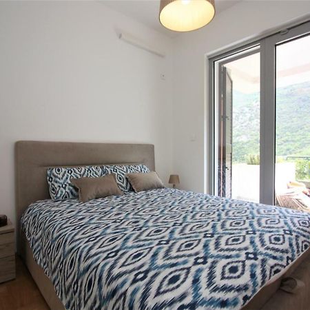 Luxury 1 Bedroom Apartment With Cozy Garden D2-2 In Morinj Kotor Zewnętrze zdjęcie