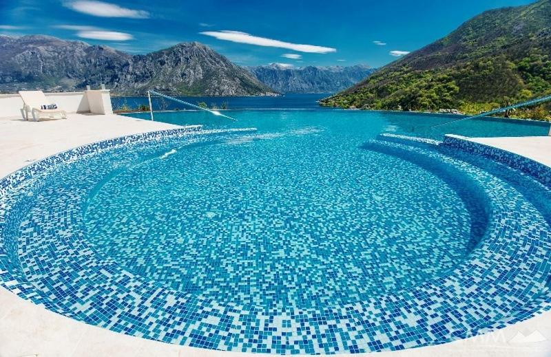 Luxury 1 Bedroom Apartment With Cozy Garden D2-2 In Morinj Kotor Zewnętrze zdjęcie