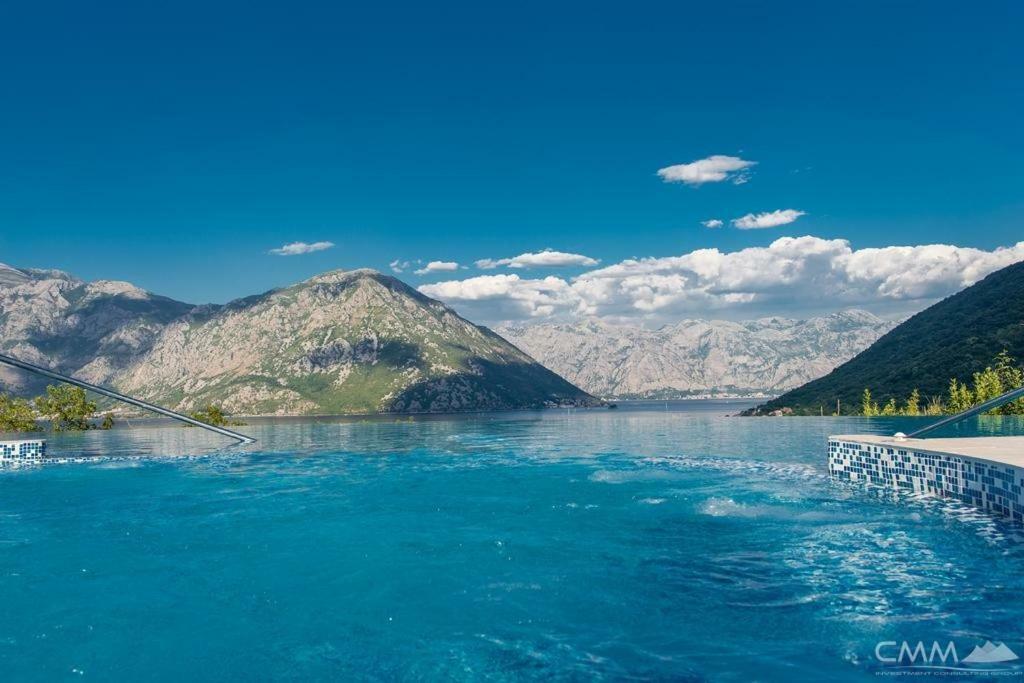 Luxury 1 Bedroom Apartment With Cozy Garden D2-2 In Morinj Kotor Zewnętrze zdjęcie