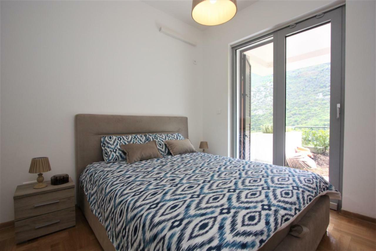 Luxury 1 Bedroom Apartment With Cozy Garden D2-2 In Morinj Kotor Zewnętrze zdjęcie